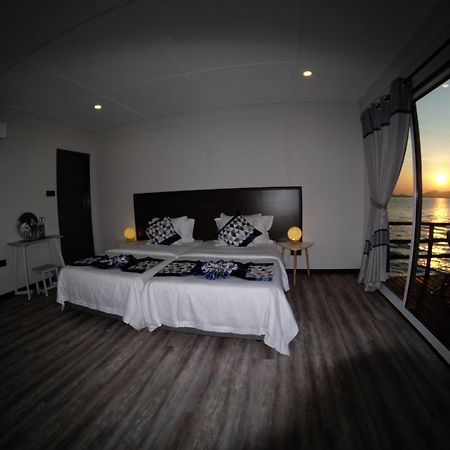 Shun Shun Water Bungalows Hotel Semporna Exterior photo